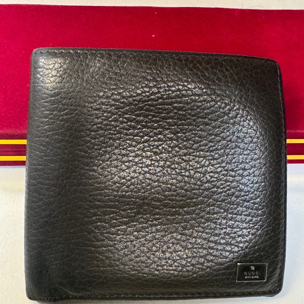 Gucci Classic Black Sofa Leather Men's Bifold Wallet in good condition - Picture 13 of 15